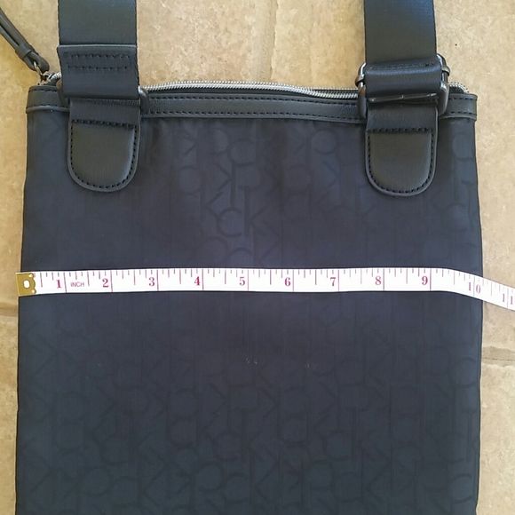 New without tags Calves Klein cross body purse - Picture 6 of 7